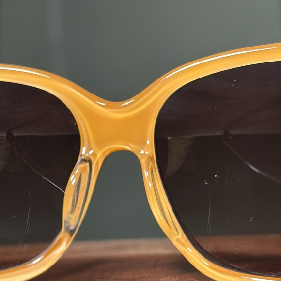 COACH TORTOISE MADELINE HANG TAG SUNGLASSES WITH HARDSHELL CASE - Picture 7 of 16